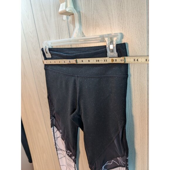 Fabletics High-Rise Mesh Powehold Crop Leggings Abstract Print Black/White XS - Picture 8 of 10